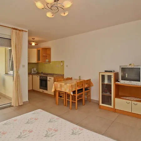 Charming Ljubica Apartamento Punat